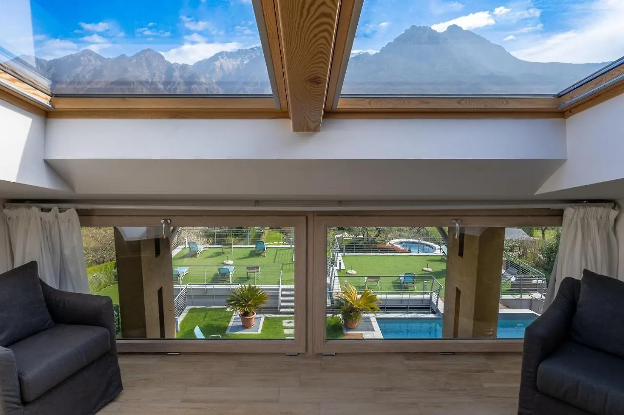Bellagio Village- 4 Apartments By The Lake - Seasonal Warm Pool And Sauna Italy