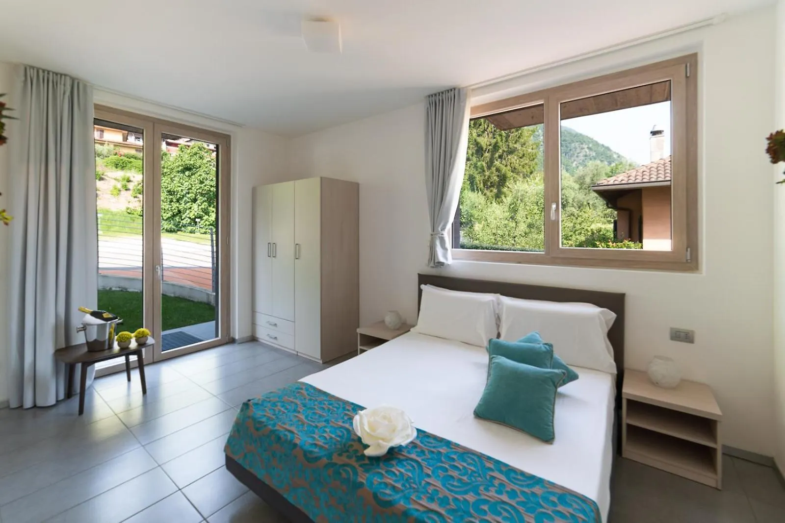 Aparthotel Bellagio Village- 4 Apartments By The Lake - Seasonal Warm Pool And Sauna