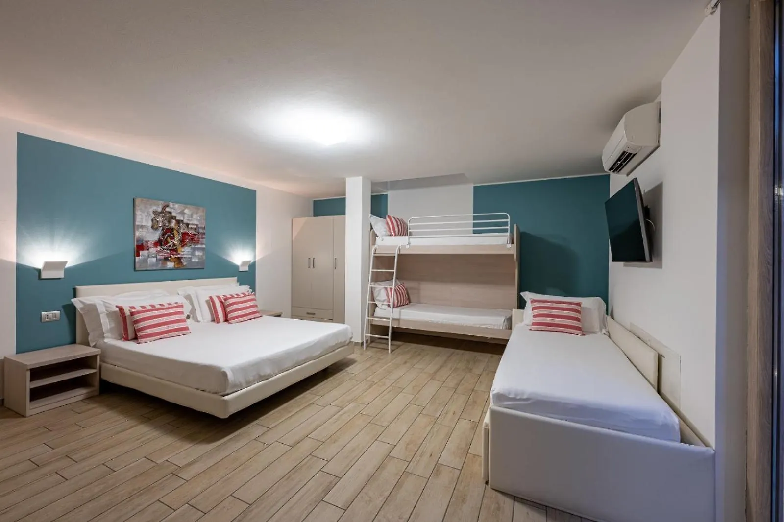 Bellagio Village- 4 Apartments By The Lake - Seasonal Warm Pool And Sauna Aparthotel