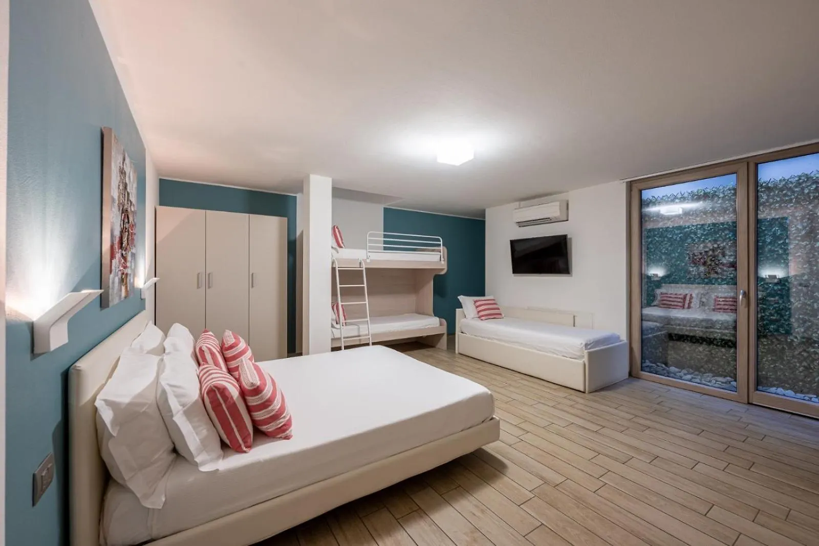 Bellagio Village- 4 Apartments By The Lake - Seasonal Warm Pool And Sauna Italy