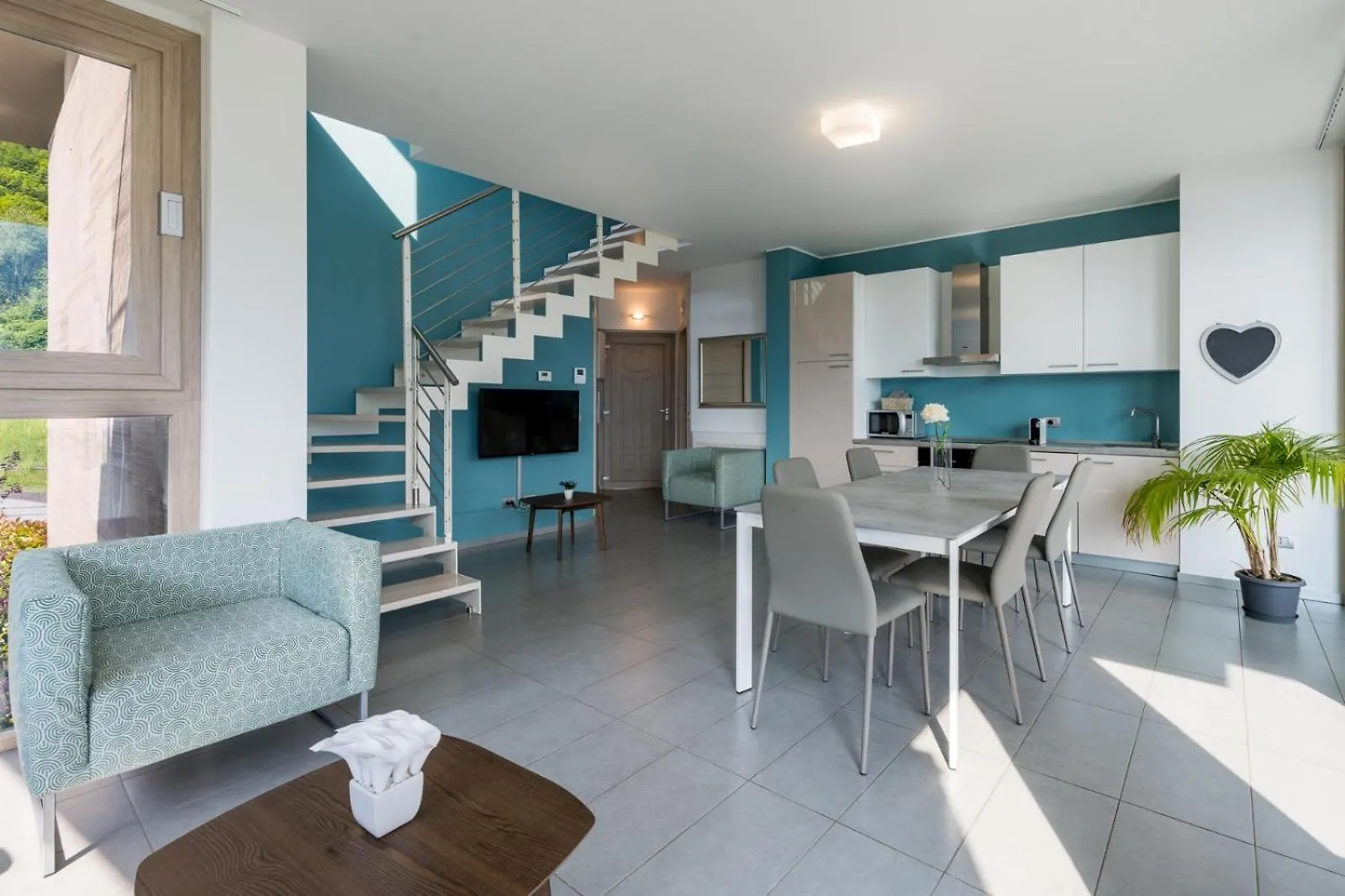 Bellagio Village- 4 Apartments By The Lake - Seasonal Warm Pool And Sauna Aparthotel